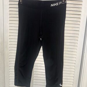 Nike Cropped Performance Leggings